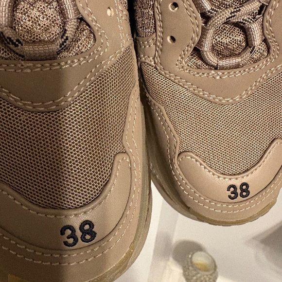 Sneakers - Picture 4 of 4